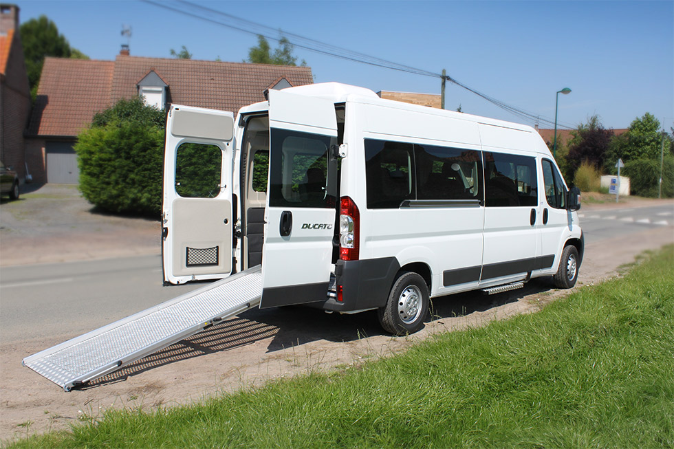 Le Bus + à la demande pour les personnes handicapées à mobilité réduite