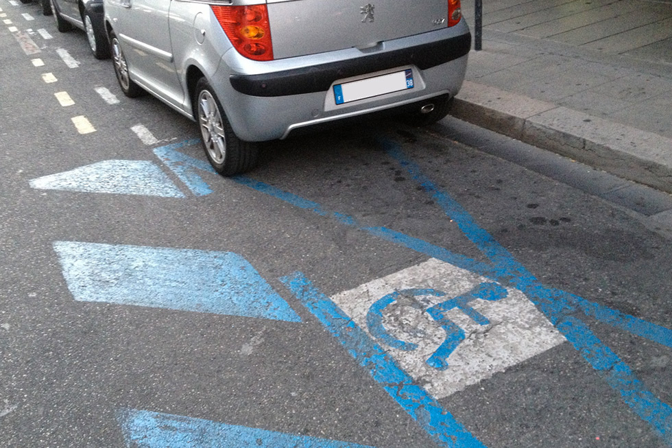 Fourrière Et Place De Parking Réservées Handicap, La Solution Pour Plus De Respect ?