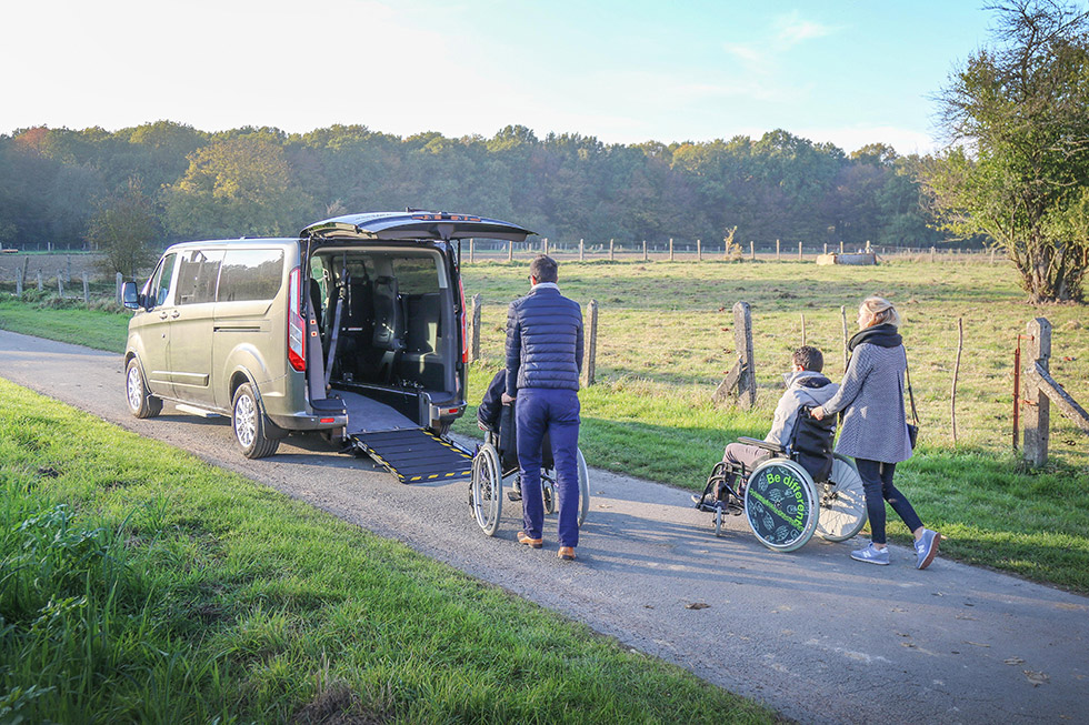 Le Ford Tourneo Custom Twin SimplyAccess Est L’allié Parfait Des Familles Nombreuses !