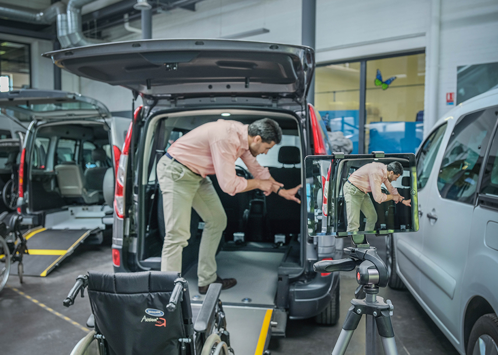 Découvrez Nos Voitures Et Minibus Aménagés Handicap… En Visio !