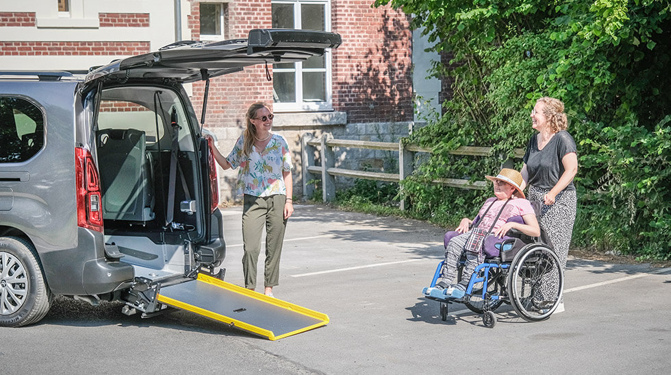 Marjorie S’est Prêtée Avec Plaisir Au Jeu Des Photos Pour Handynamic