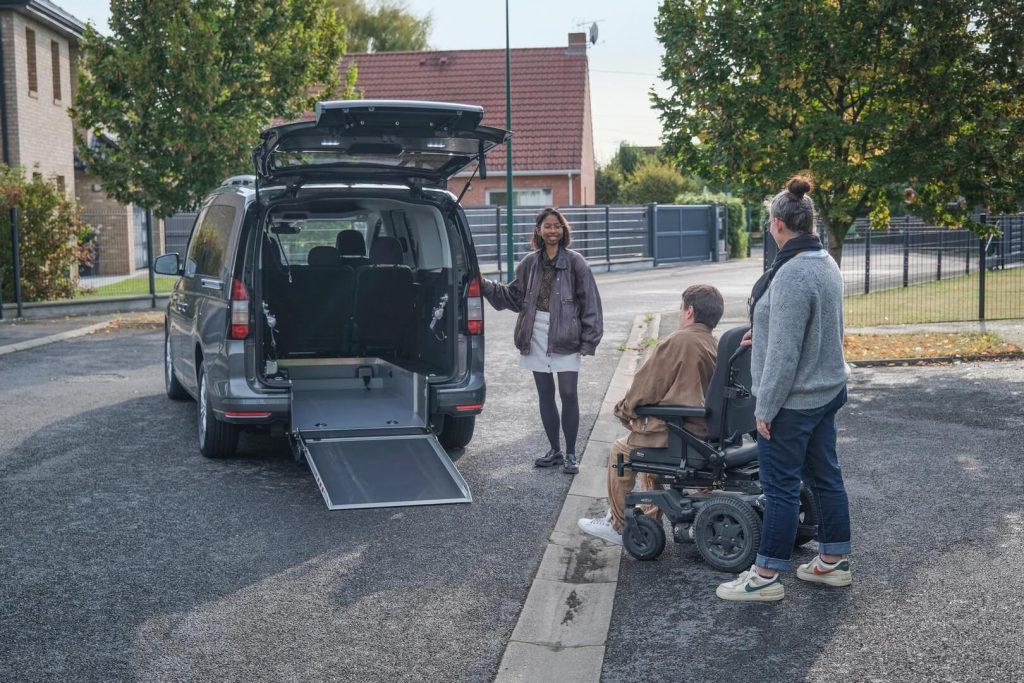 ford_grand_tourneo_connect_hybride_happyaccess_08
