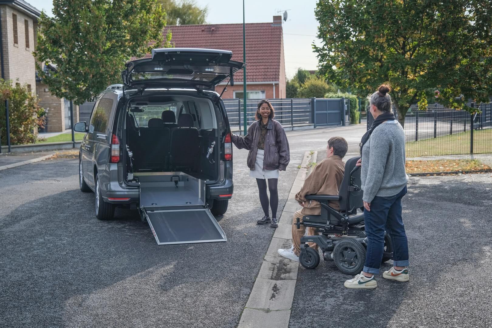 Ford Grand Tourneo Connect Hybride TPMR : L’allié écologique Et Modulable Des Professionnels Du Transport